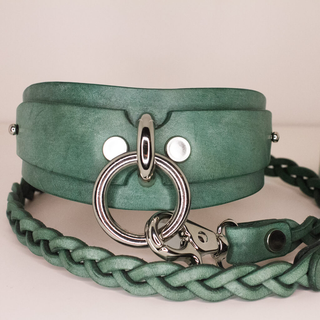 Complete set of Yucca green leather BDSM collar and leash with braided detail and silver hardware.